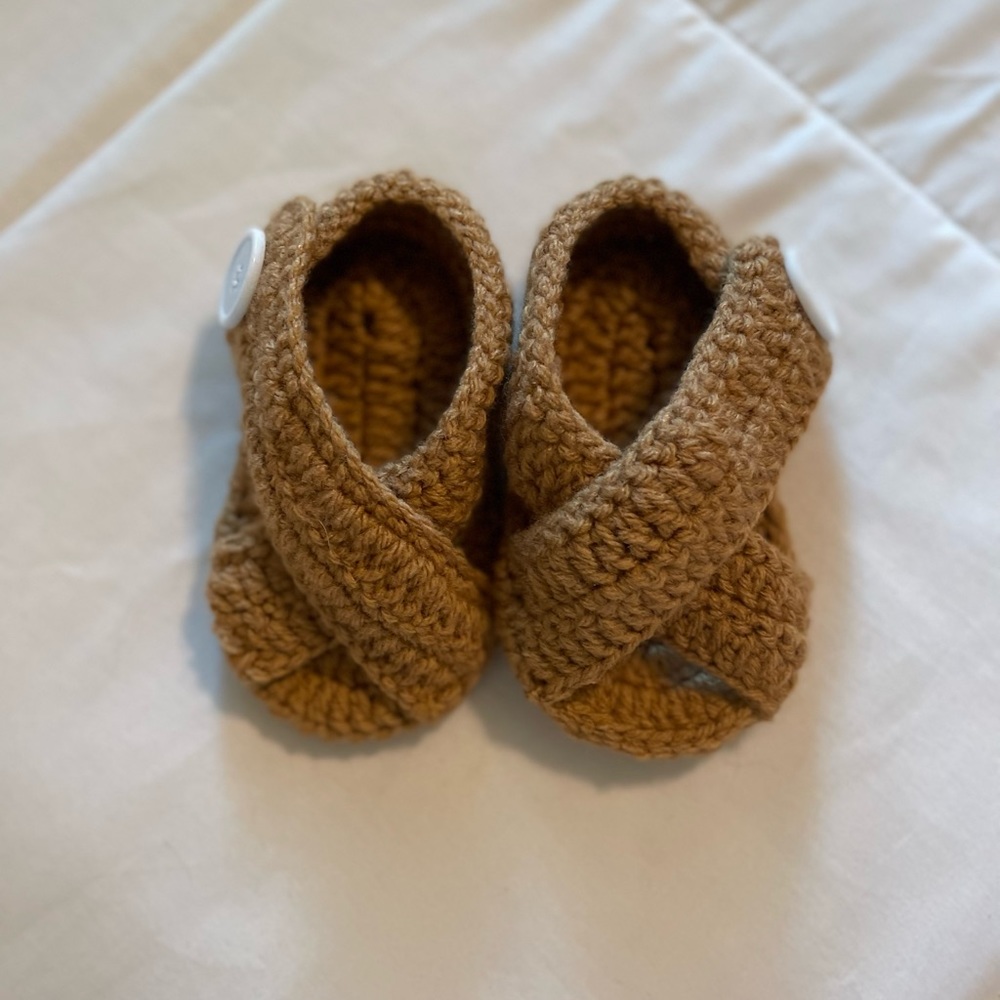 Crochet baby sandals, baby shoes, sandals with button